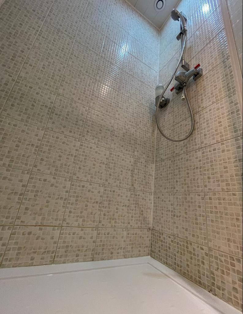 Le Lodge Spa Saint-Laurent-d'Andenay エクステリア 写真
