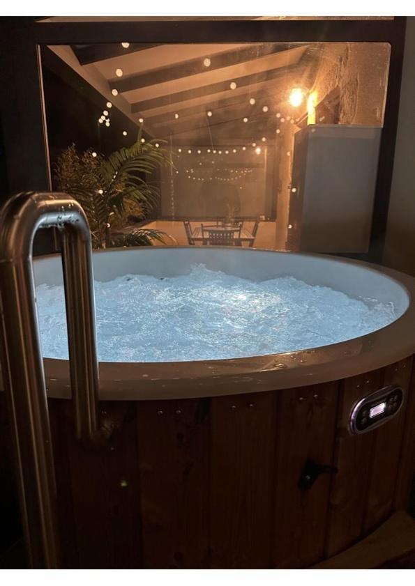 Le Lodge Spa Saint-Laurent-d'Andenay エクステリア 写真